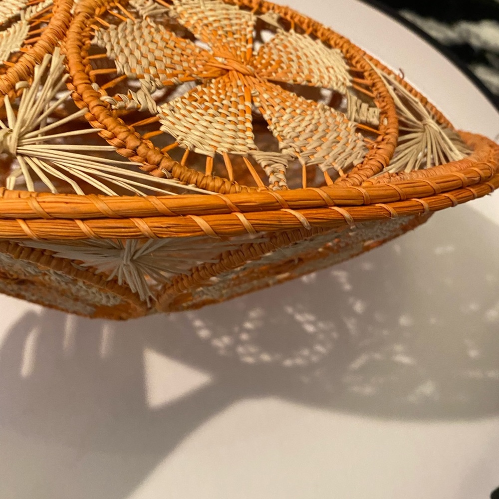 Hand woven round basket purse - Picture 3 of 7